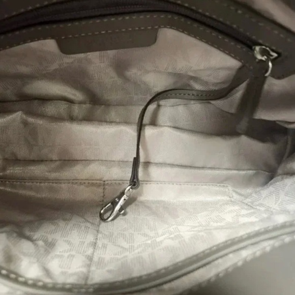 EUC MICHAEL KORS HAMILTON BAG - Picture 5 of 7